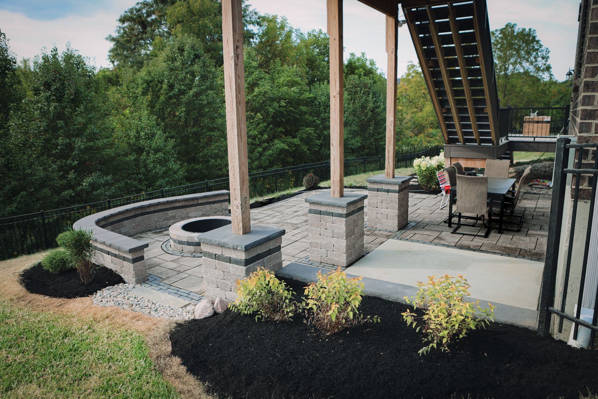 Gallery photos for Impressive Backyard Makeover with Paver Patio: Image #4