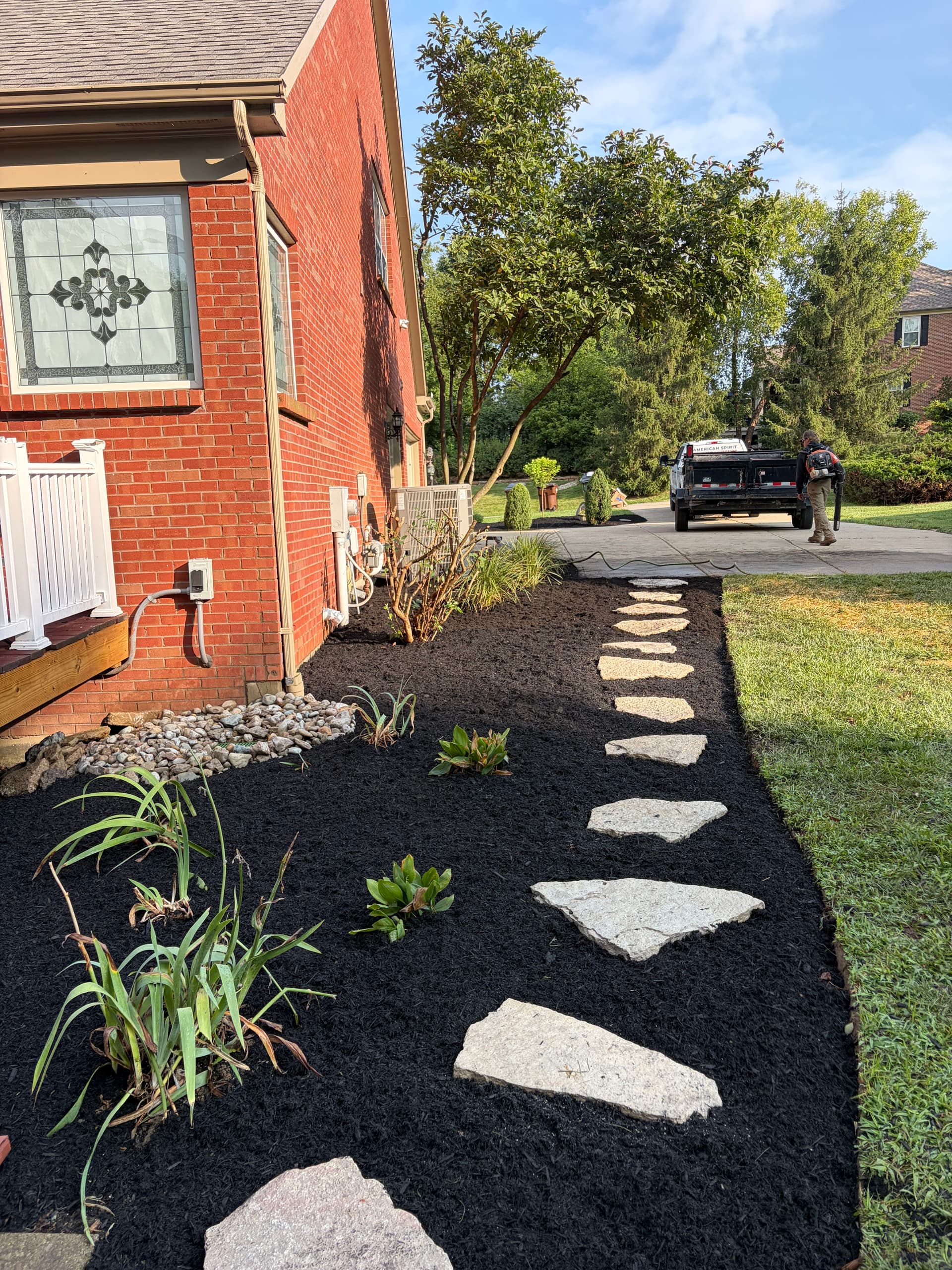 Gallery photos for Full Landscape Overhaul in Union KY with Stone and Black Mulch: Image #2