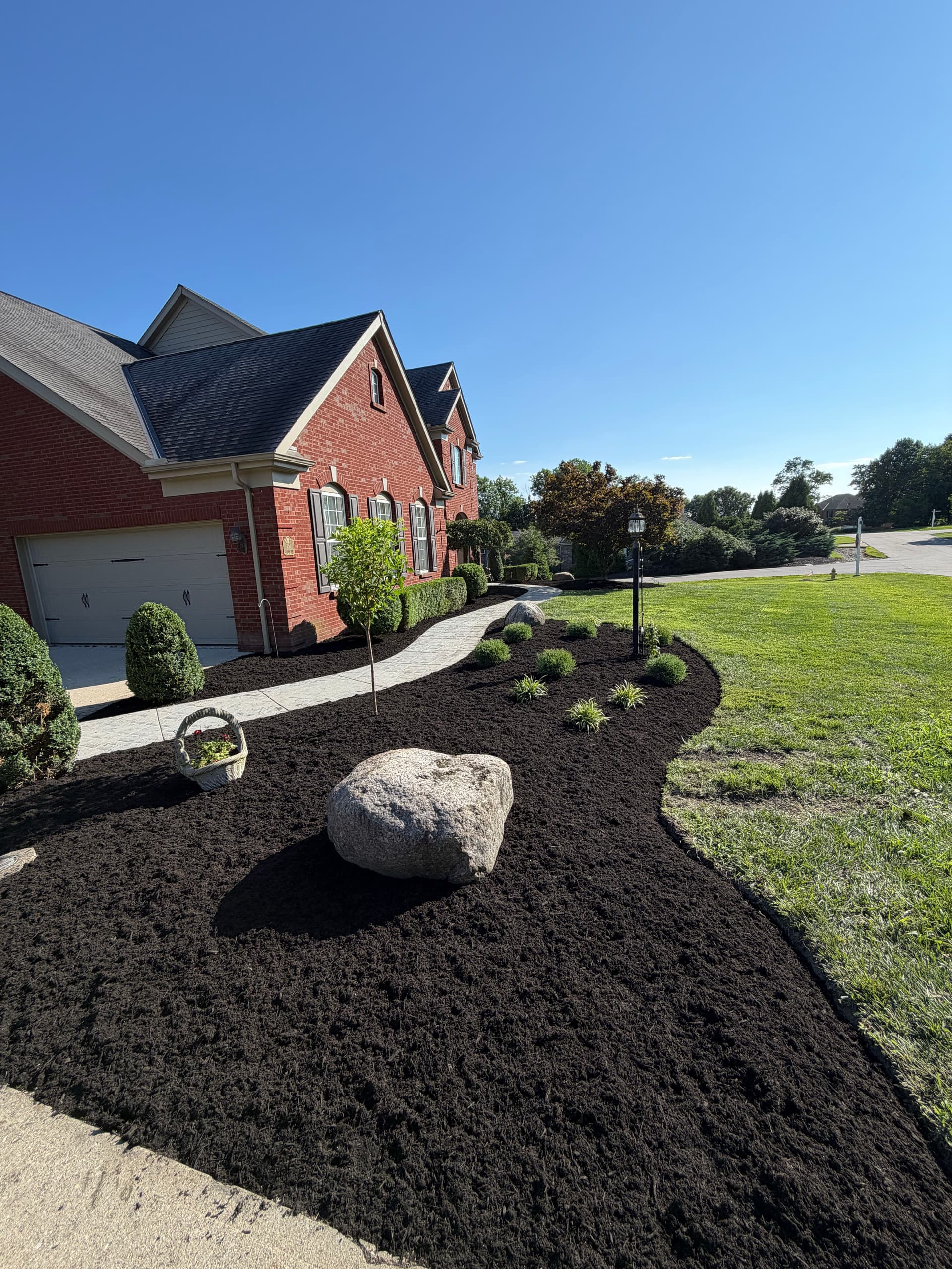Gallery photos for Full Landscape Overhaul in Union KY with Stone and Black Mulch: Image #3