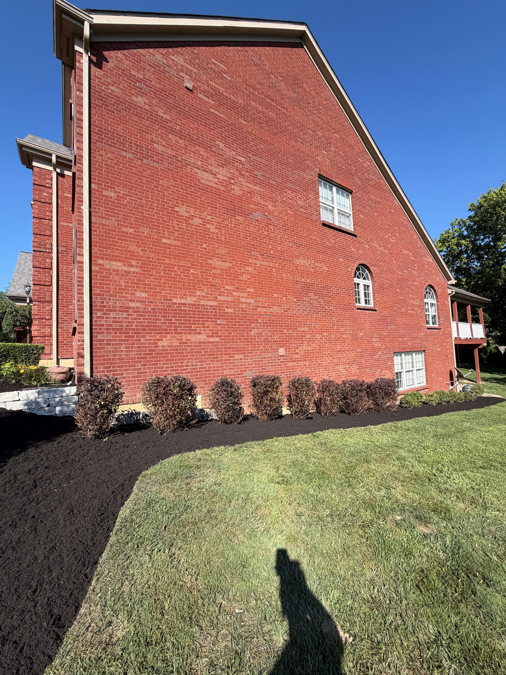 Gallery photos for Full Landscape Overhaul in Union KY with Stone and Black Mulch: Image #6
